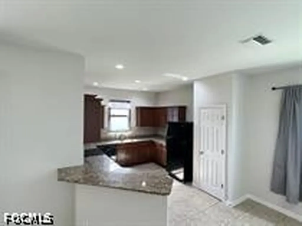 511 NE 19th Place Cape Coral FL 33909