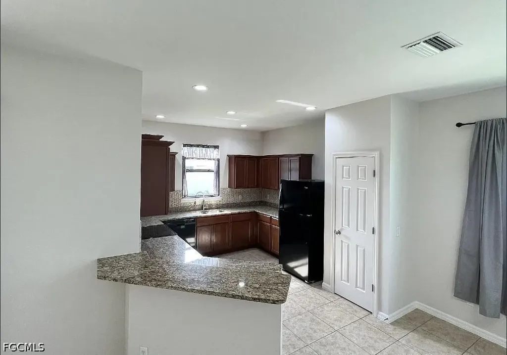 511 NE 19th Place Cape Coral FL 33909