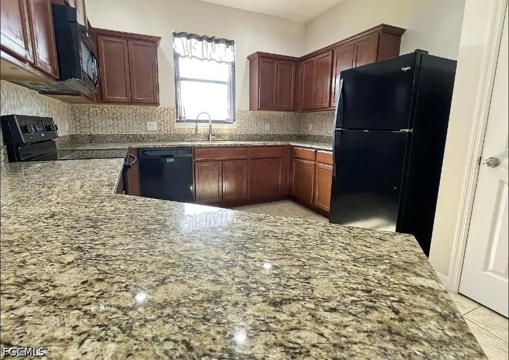 511 NE 19th Place Cape Coral FL 33909