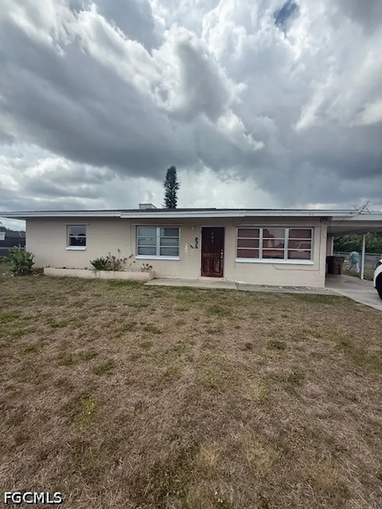 901 Coolidge Avenue Lehigh Acres FL 33936