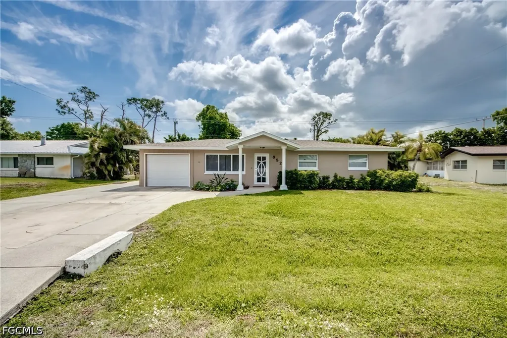 8524 Dartmouth Street Fort Myers FL 33907