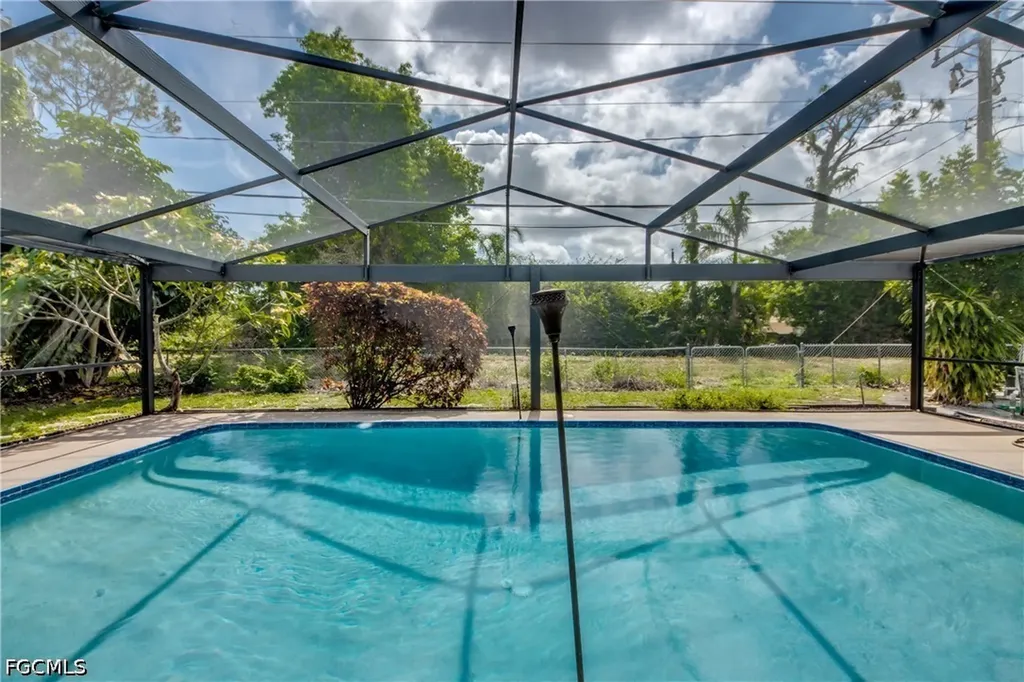 8524 Dartmouth Street Fort Myers FL 33907
