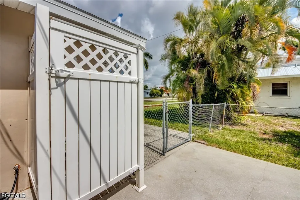 8524 Dartmouth Street Fort Myers FL 33907