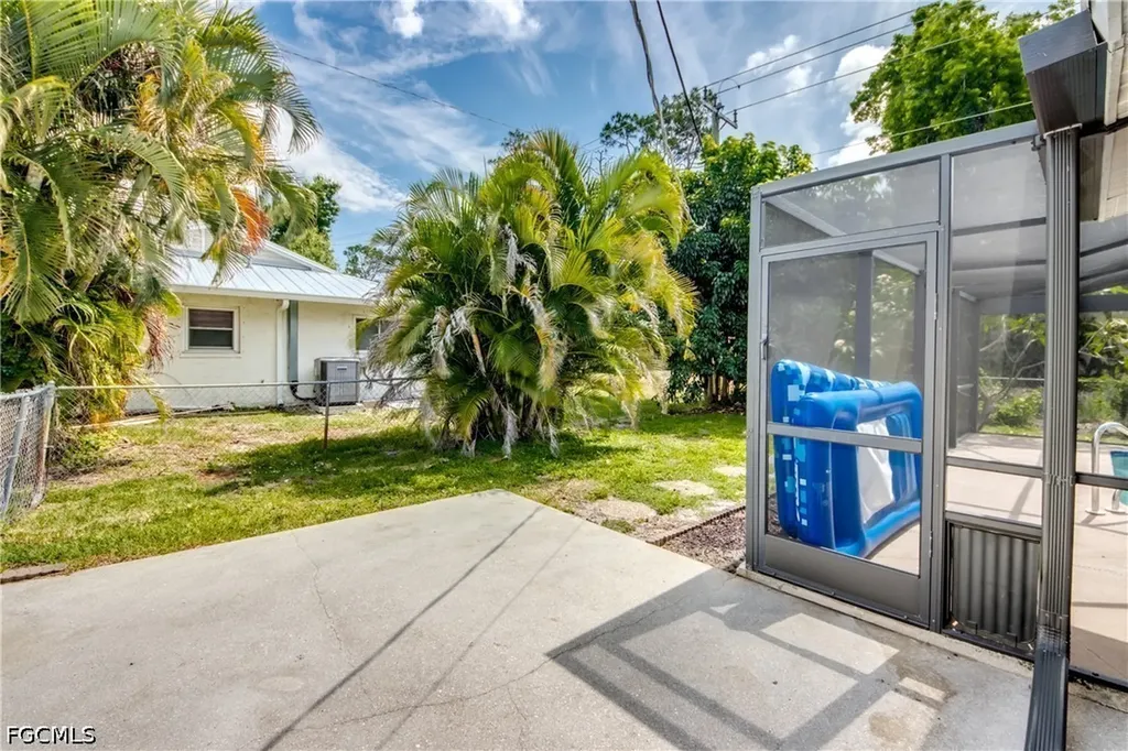 8524 Dartmouth Street Fort Myers FL 33907