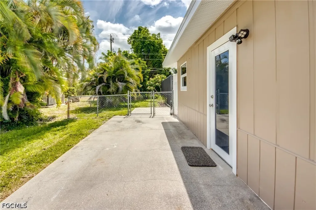 8524 Dartmouth Street Fort Myers FL 33907