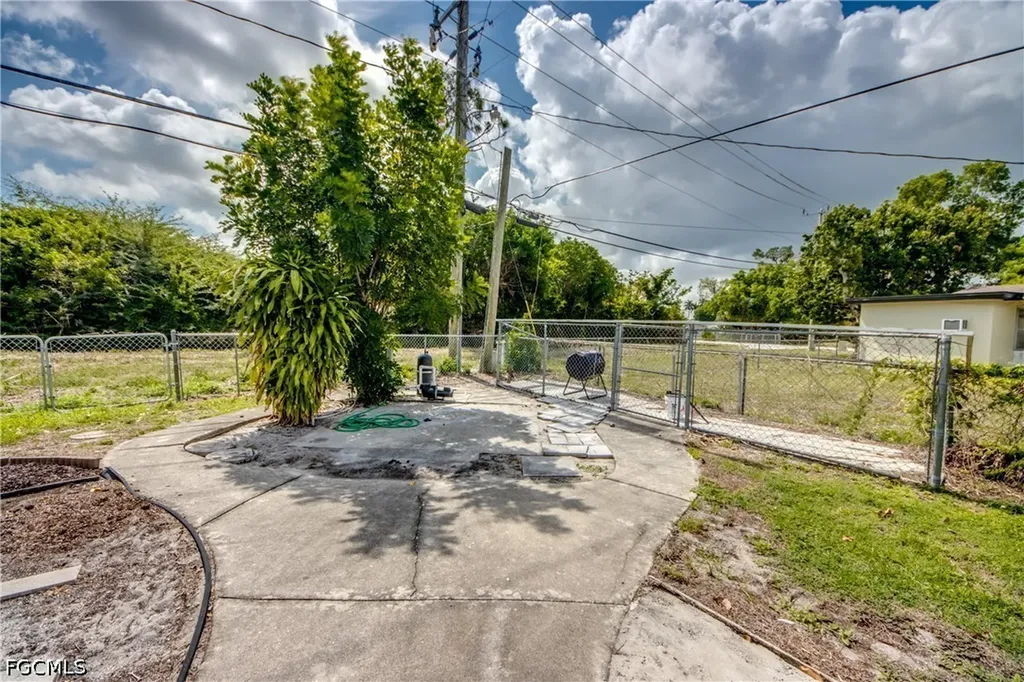 8524 Dartmouth Street Fort Myers FL 33907