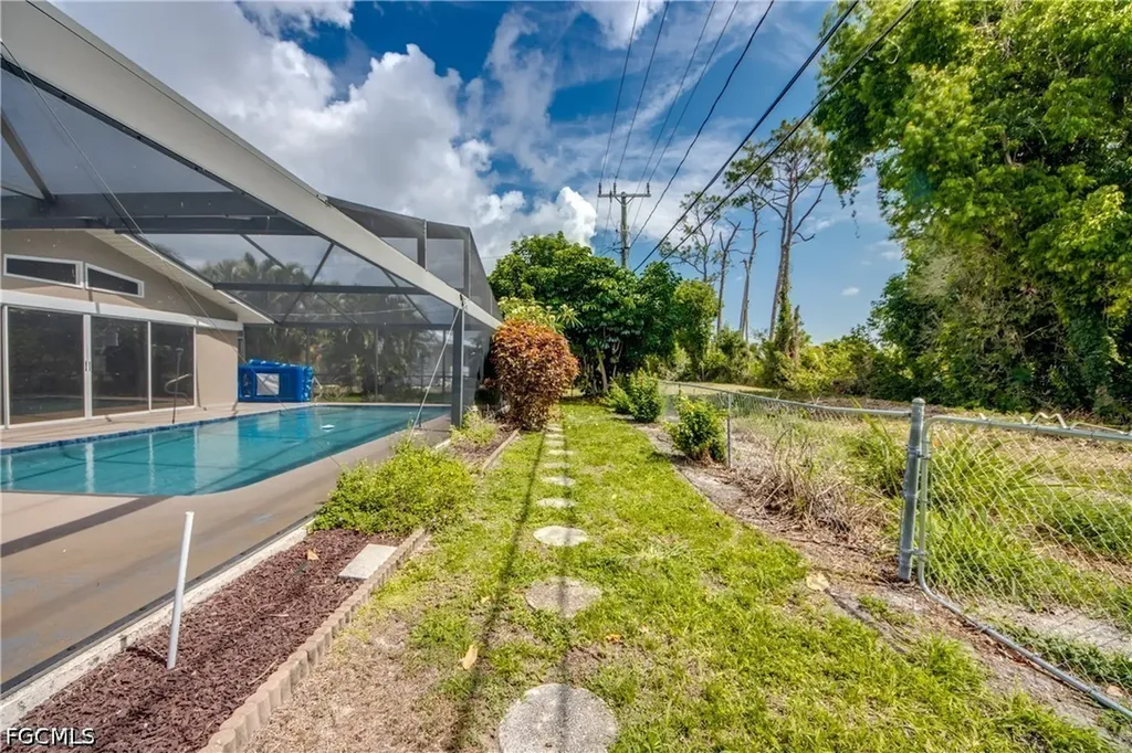 8524 Dartmouth Street Fort Myers FL 33907