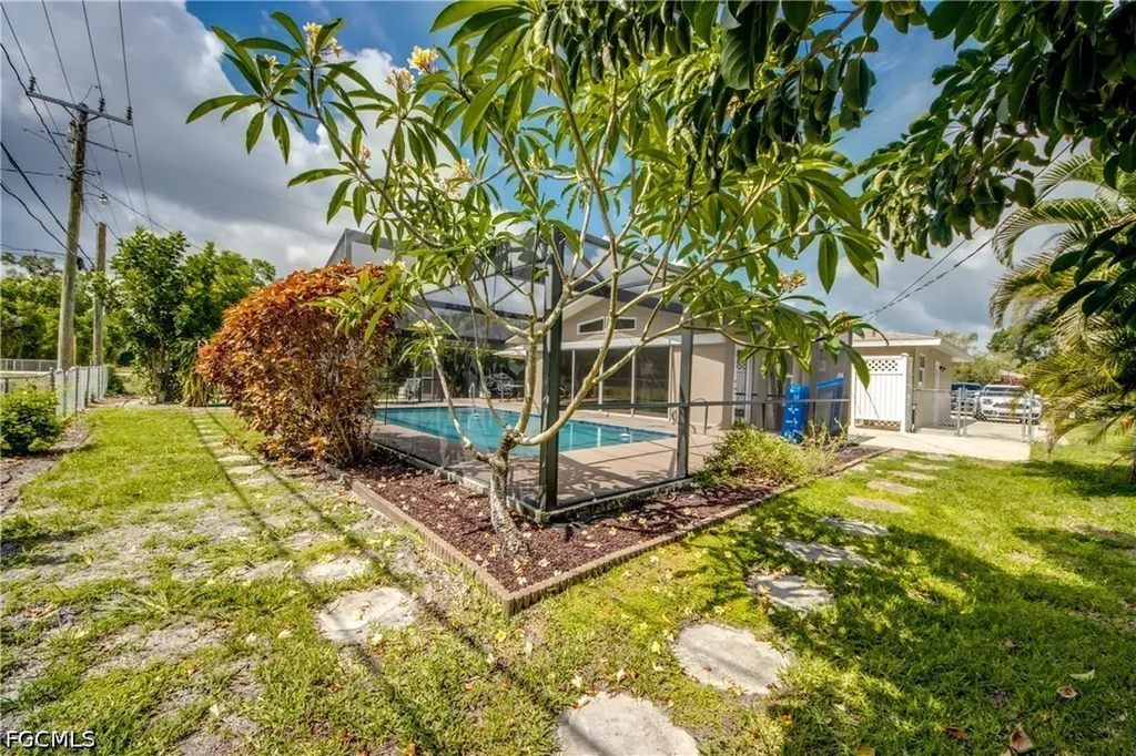 8524 Dartmouth Street Fort Myers FL 33907