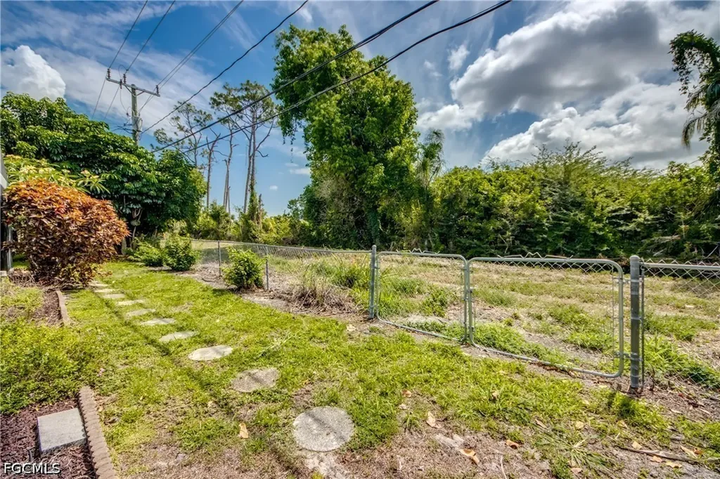 8524 Dartmouth Street Fort Myers FL 33907
