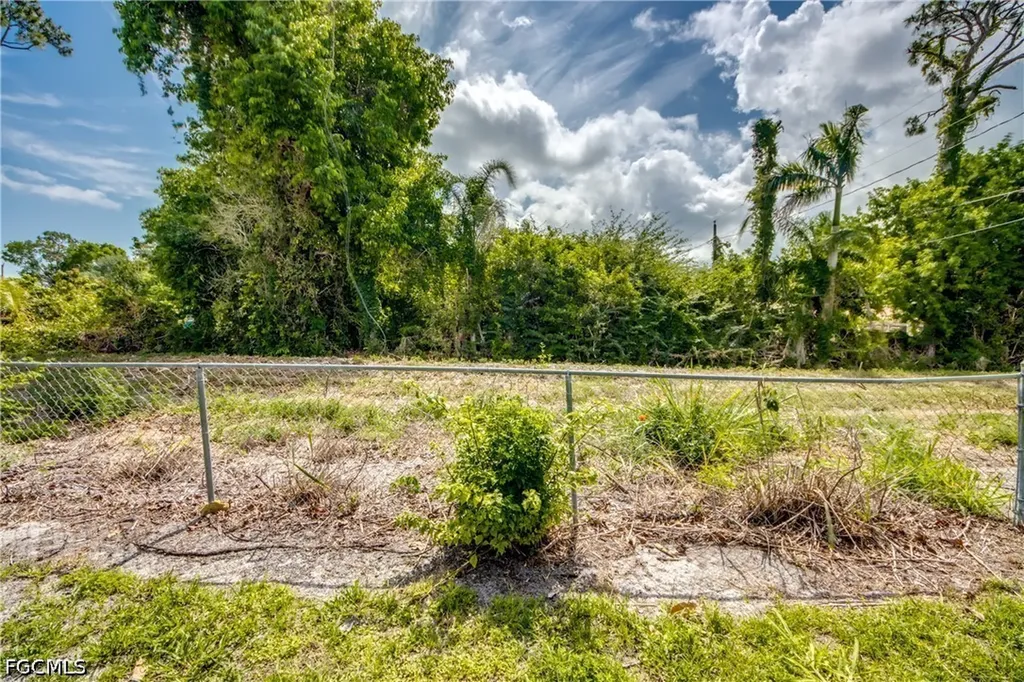 8524 Dartmouth Street Fort Myers FL 33907
