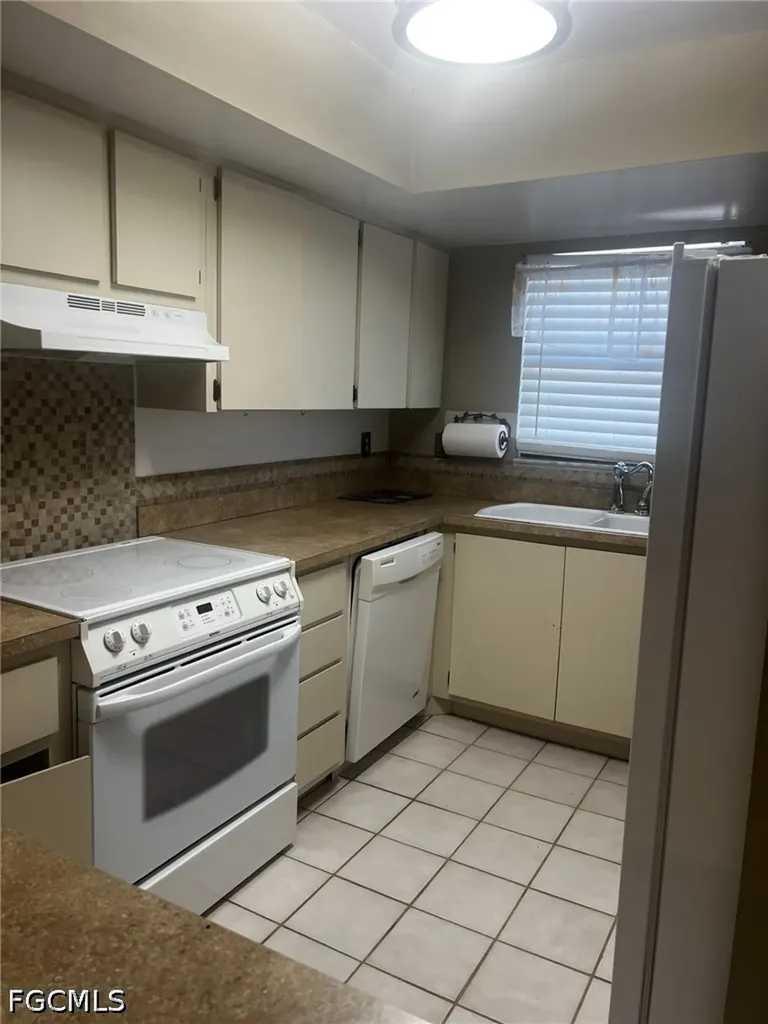 1754 Cape Coral Parkway E Cape Coral FL 33904