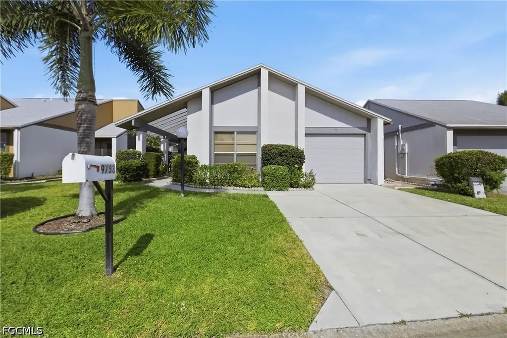 9753 Maplecrest Circle Lehigh Acres FL 33936