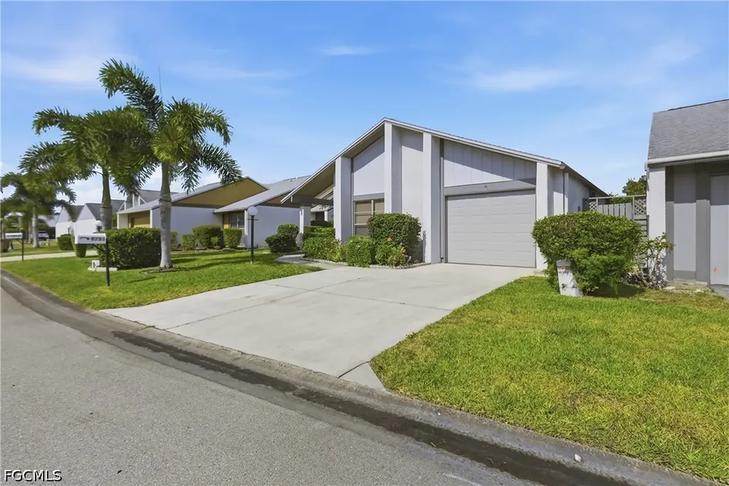 9753 Maplecrest Circle Lehigh Acres FL 33936