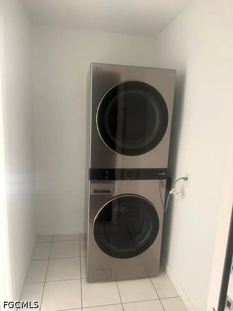 1402 SE 34 Street Cape Coral FL 33904