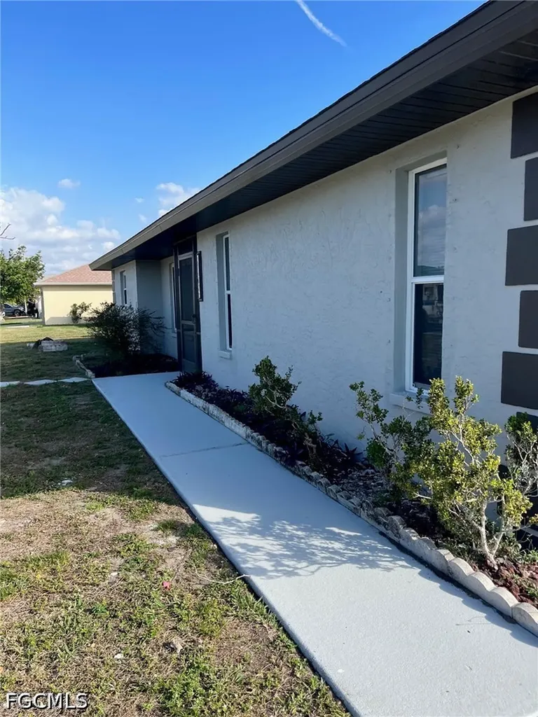 1402 SE 34 Street Cape Coral FL 33904