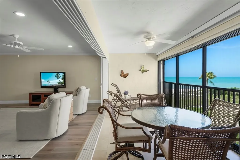 Sanibel FL, 2721 W Gulf Drive, Unit 205
