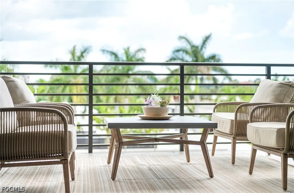 1111 Central Avenue Naples FL 34102