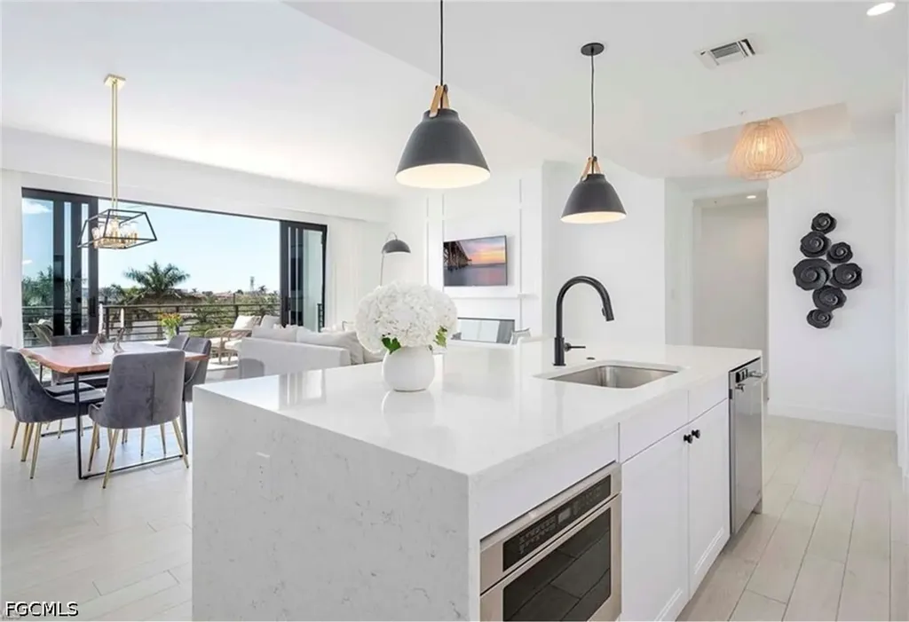 1111 Central Avenue Naples FL 34102