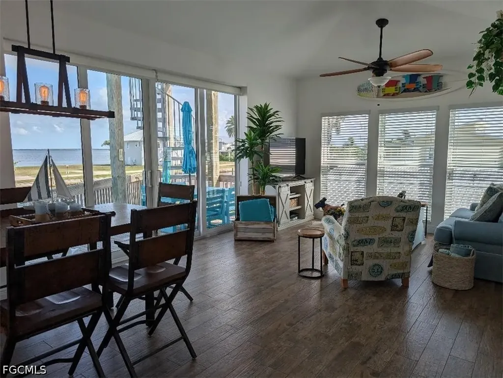 2579 Third Street Matlacha FL 33993