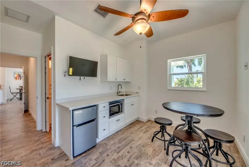 2579 Third Street Matlacha FL 33993