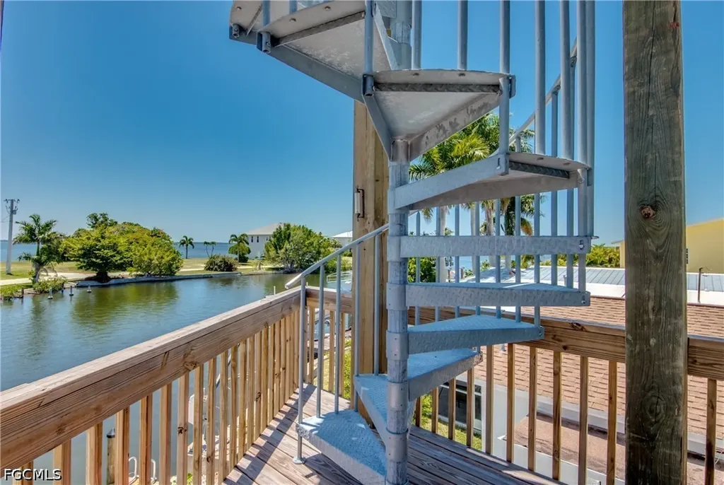 2579 Third Street Matlacha FL 33993