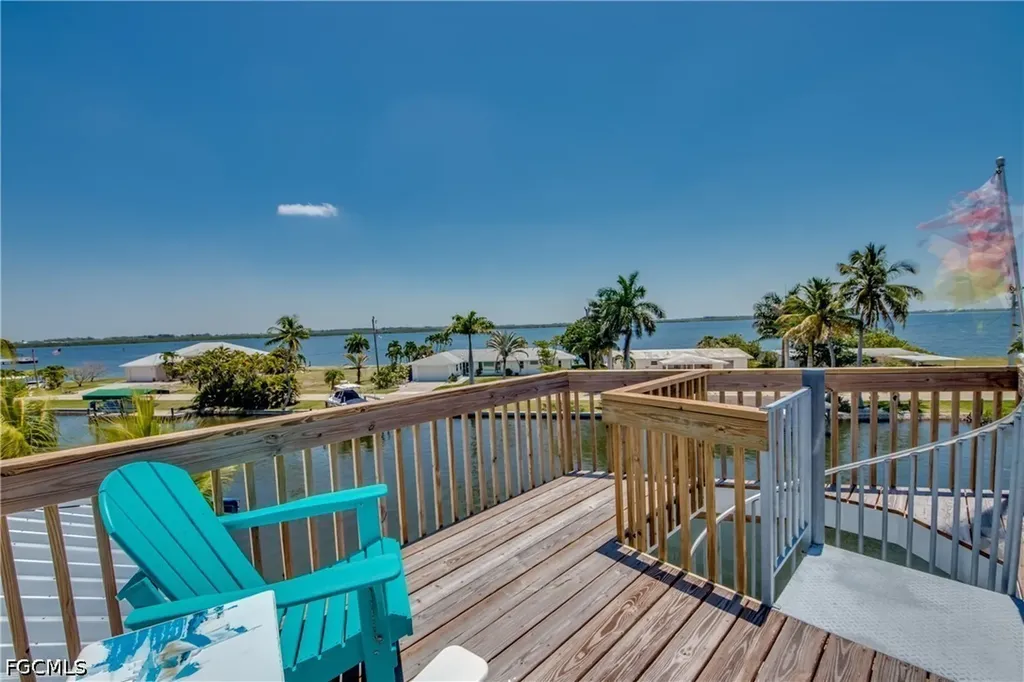 2579 Third Street Matlacha FL 33993