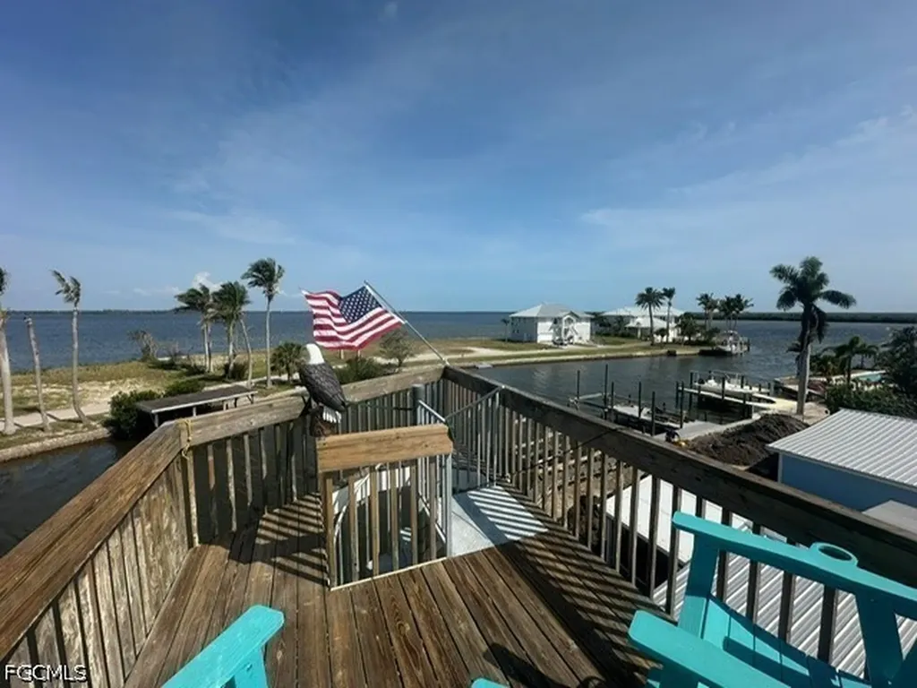 2579 Third Street Matlacha FL 33993