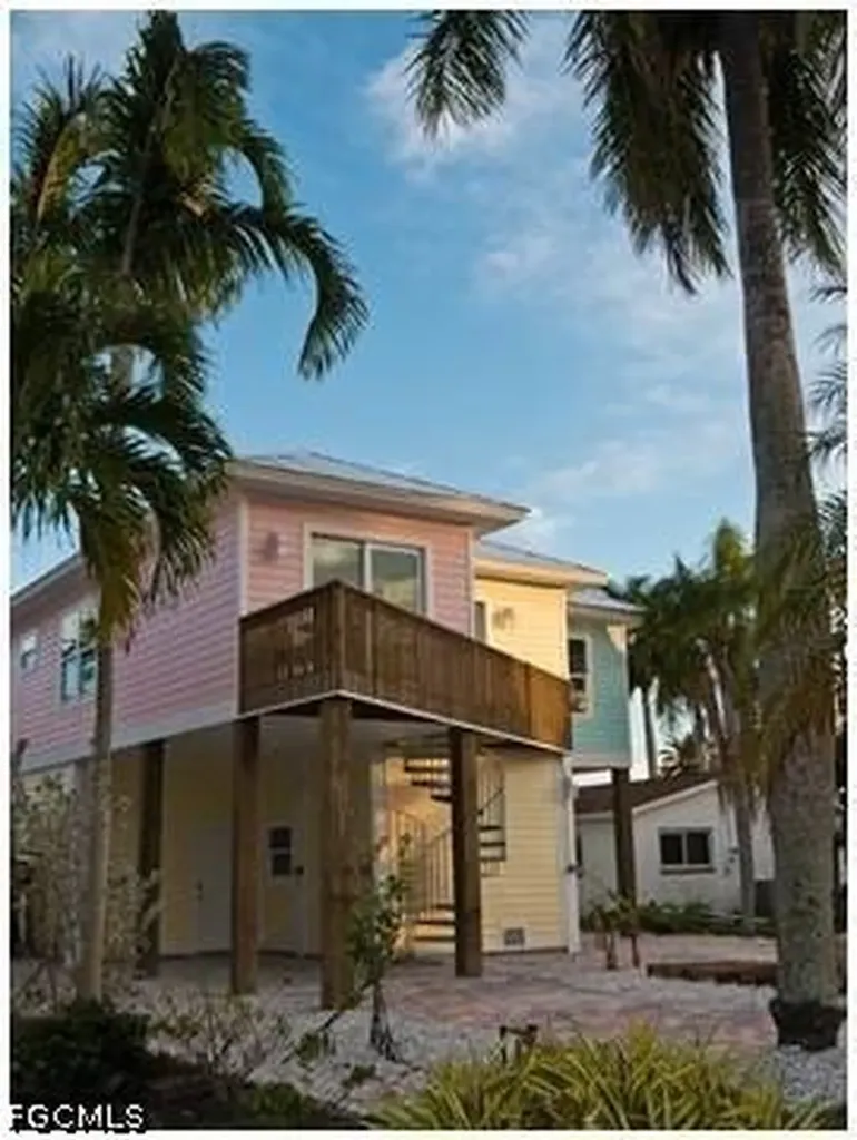 2579 Third Street Matlacha FL 33993