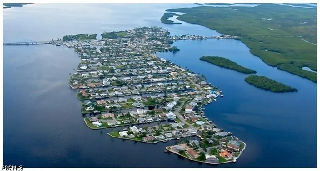 2579 Third Street Matlacha FL 33993