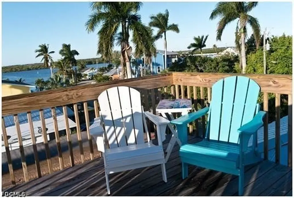 2579 Third Street Matlacha FL 33993