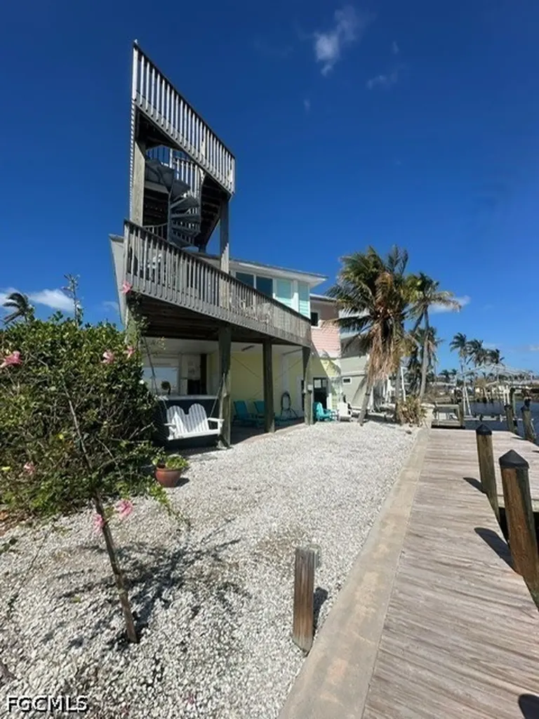 2579 Third Street Matlacha FL 33993