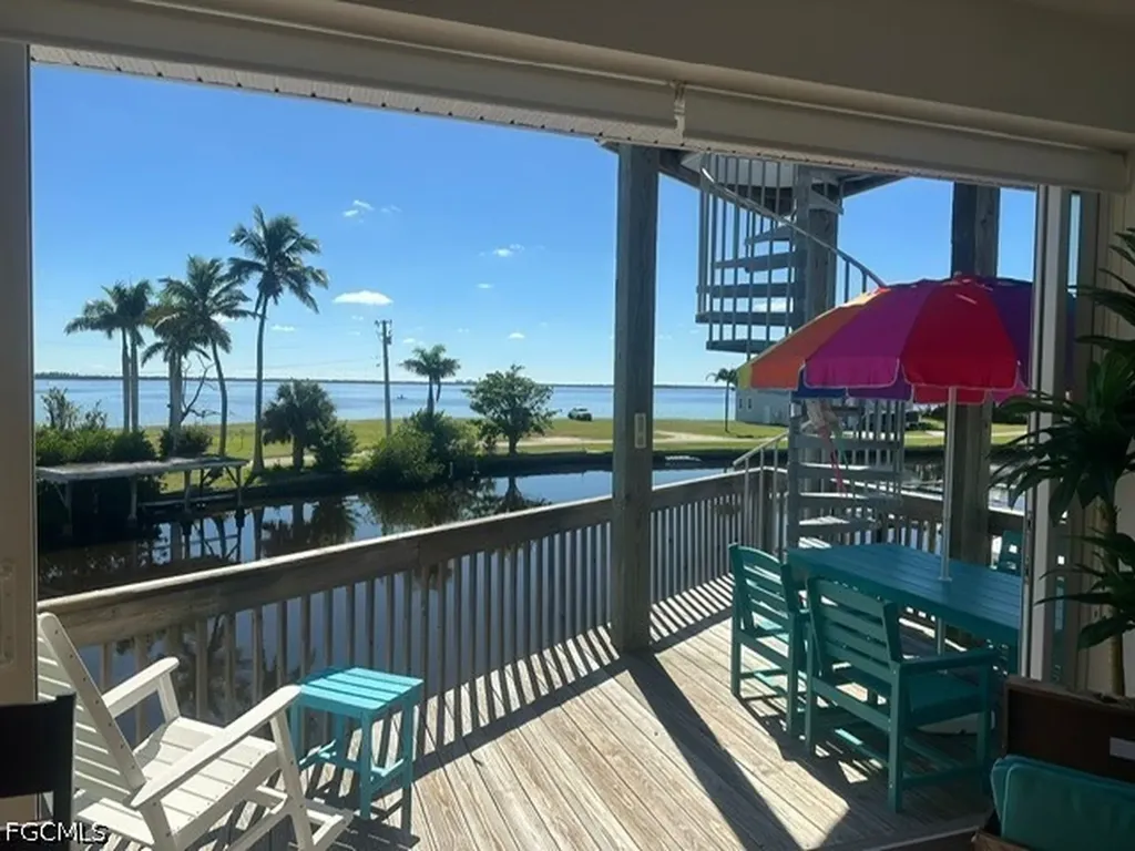 2579 Third Street Matlacha FL 33993