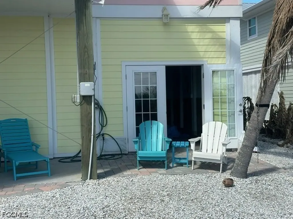 2579 Third Street Matlacha FL 33993
