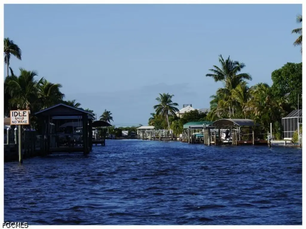 2579 Third Street Matlacha FL 33993
