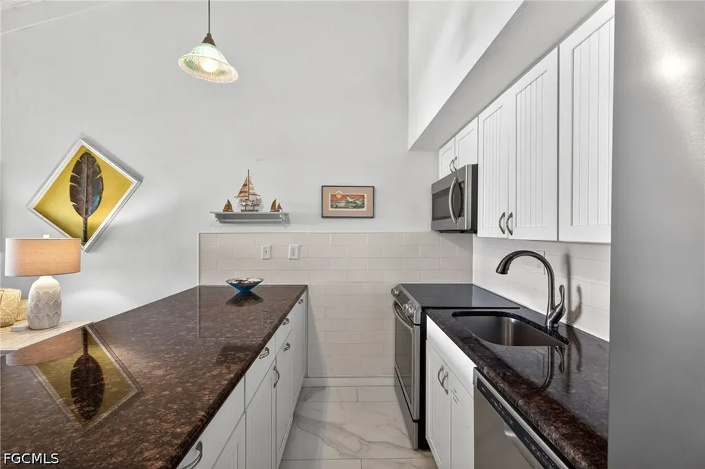 1250 Tennisplace Court Sanibel FL 33957