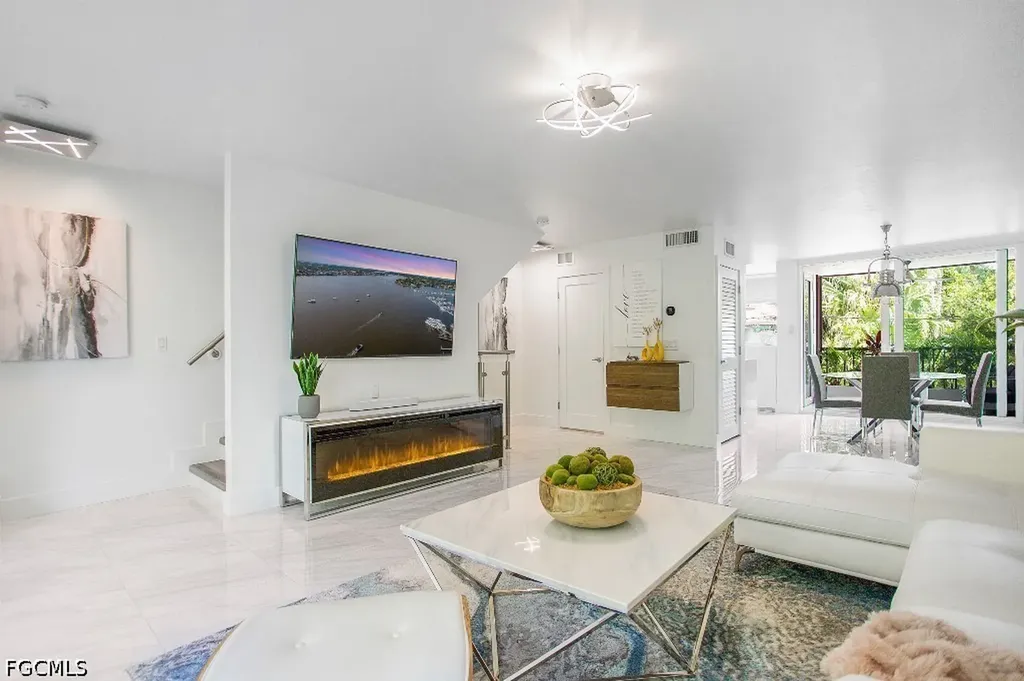 995 9th Avenue S Naples FL 34102
