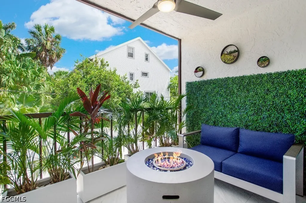 995 9th Avenue S Naples FL 34102