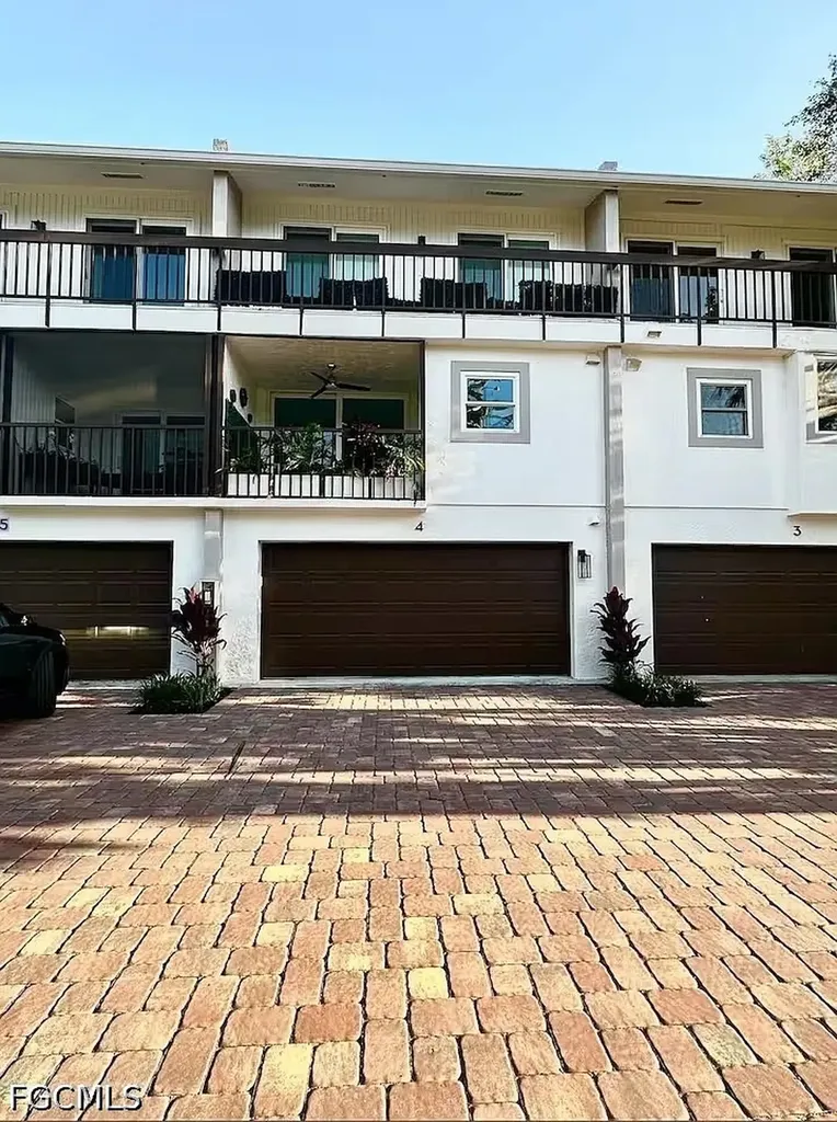 995 9th Avenue S Naples FL 34102