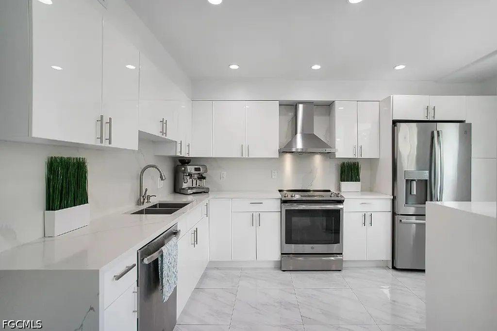 995 9th Avenue S Naples FL 34102