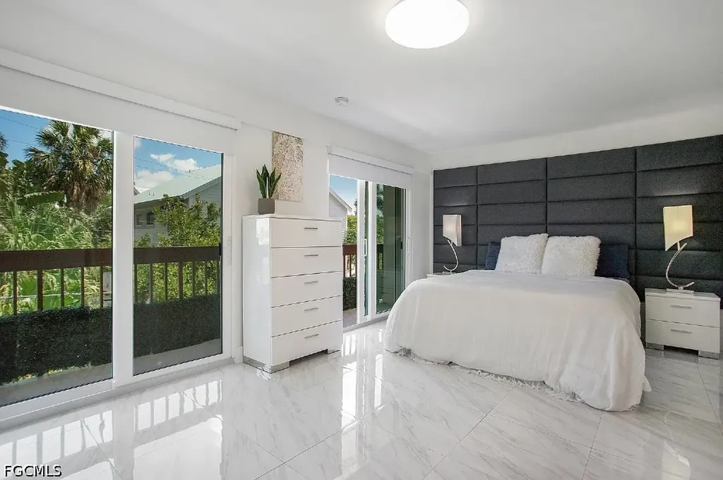 995 9th Avenue S Naples FL 34102