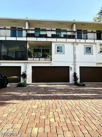 995 9TH Avenue S Naples FL 34102
