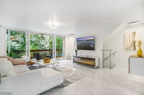 995 9TH Avenue S Naples FL 34102