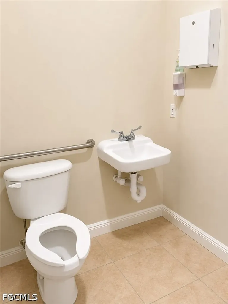 3940 Radio Road Naples FL 34104