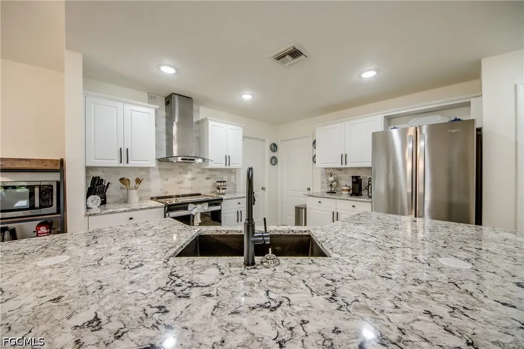 2920 NW 25th Lane Cape Coral FL 33993