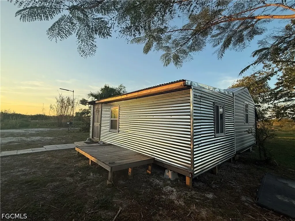 6724 5th Road Labelle FL 33935