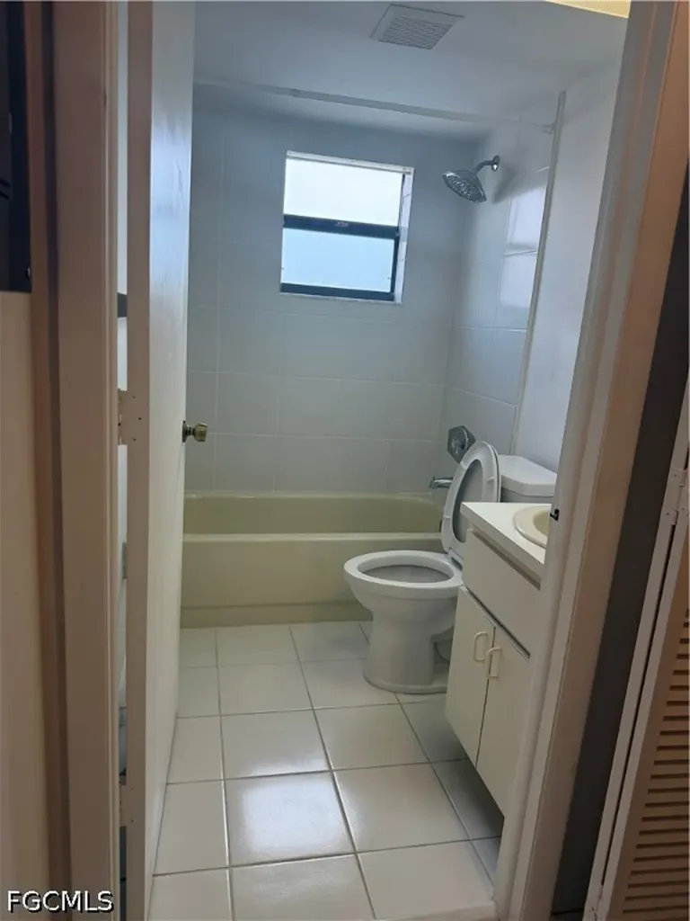 642 SE 13th Place Cape Coral FL 33990