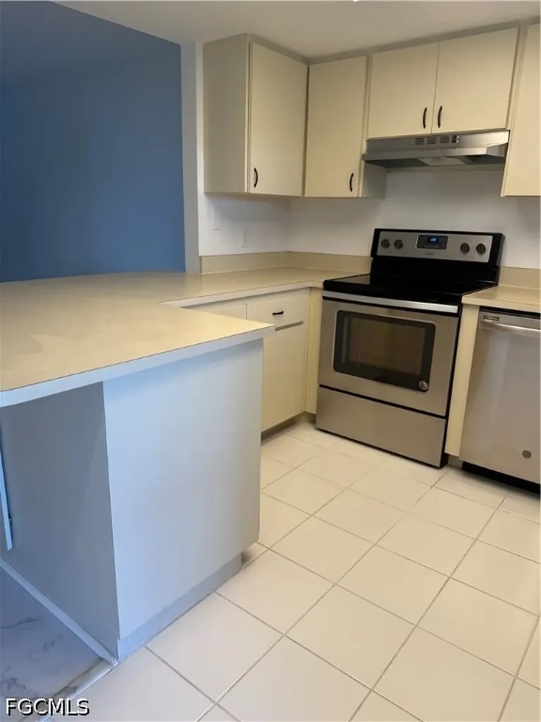 642 SE 13th Place Cape Coral FL 33990