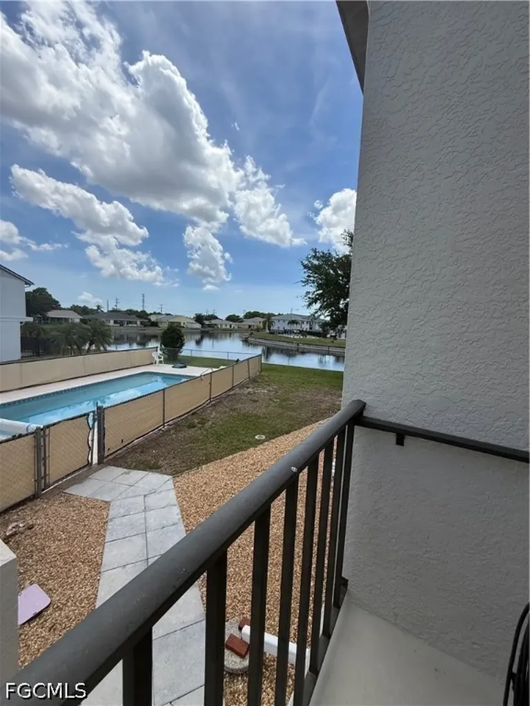 642 SE 13th Place Cape Coral FL 33990