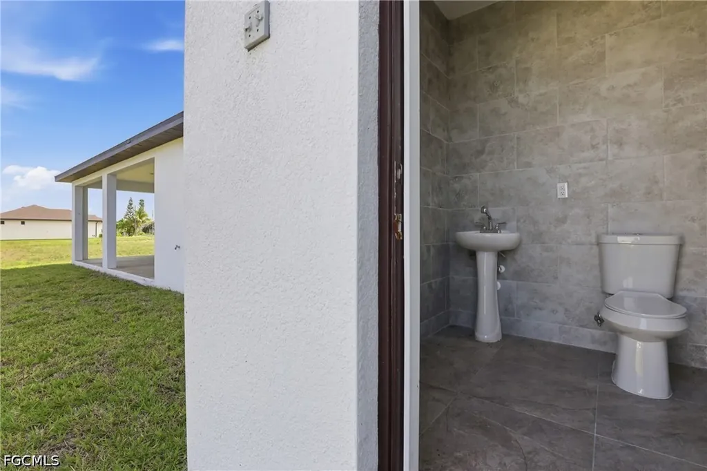 1608 NW 38th Avenue Cape Coral FL 33993