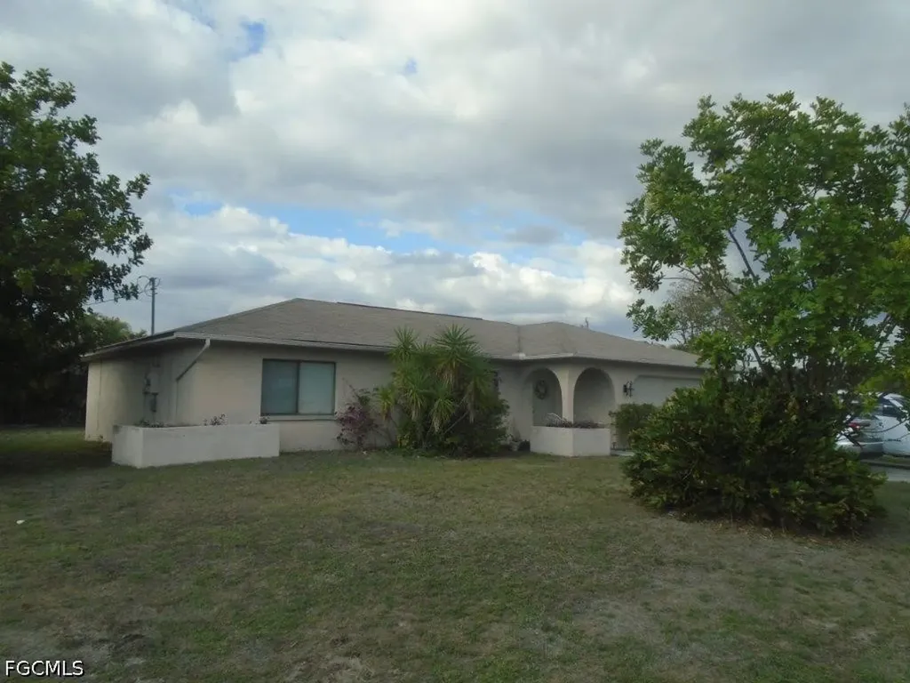 129 SW Trafalgar Parkway Cape Coral FL 33991
